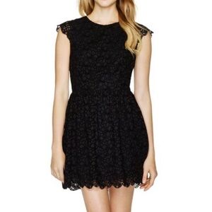Aritzia Talula Belgravia LBD Black Lace Dress size 0